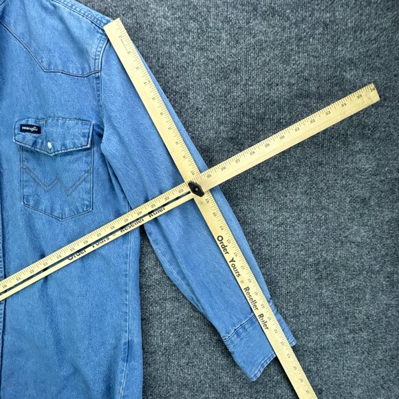 Wrangler Pearl Snap Denim Shirt Mens Medium Blue Western Cowboy Rodeo Raw Hem - Picture 15 of 16